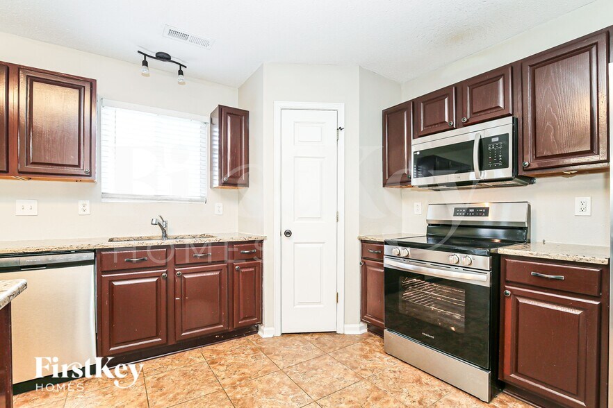 Building Photo - 5004 Emberly Dr