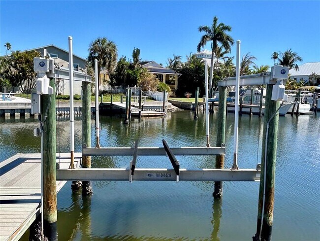 Building Photo - 5541 Bayou Grande Blvd NE