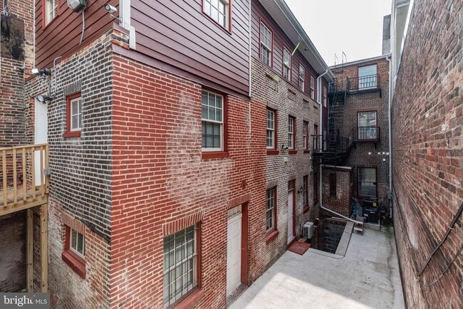 Building Photo - 108 W Saratoga St