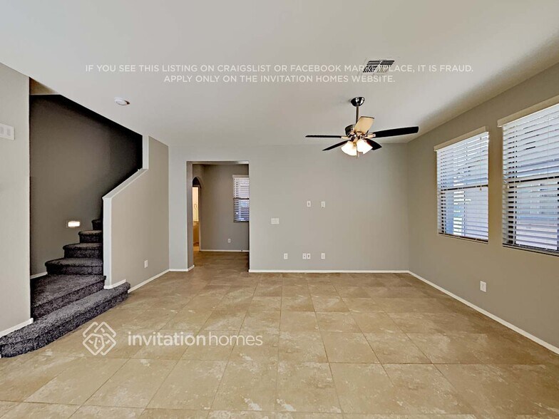 Building Photo - 225 N Sandal