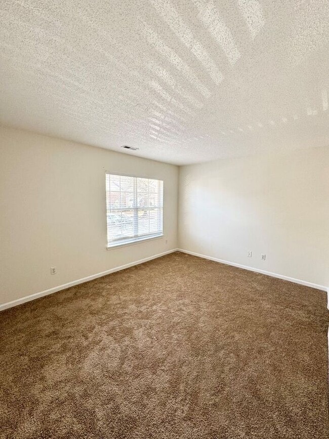 Building Photo - 2-bedroom Mathews Townhome