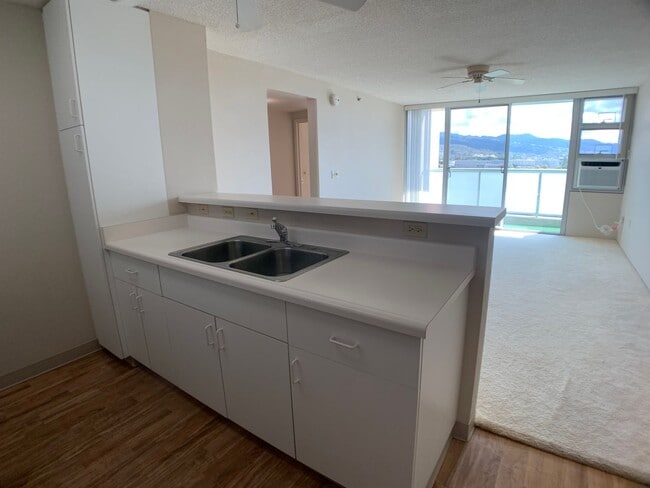 Building Photo - Salt Lake (Honolulu-Country Club Village 6) - 2 bed, 1 bath, 2 parking stalls