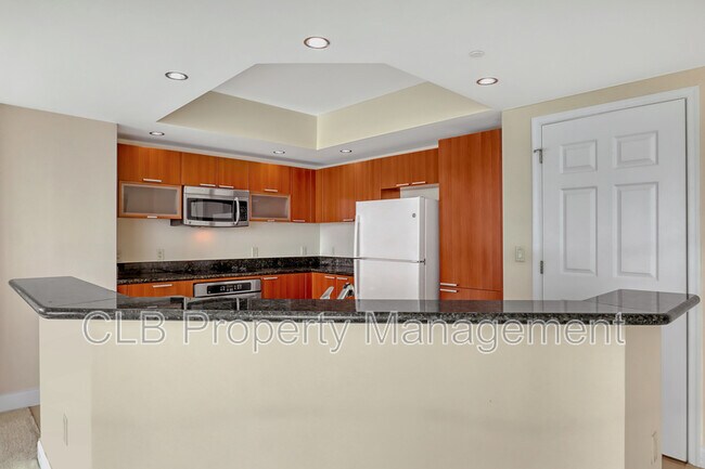 Building Photo - 231 Riverside Dr