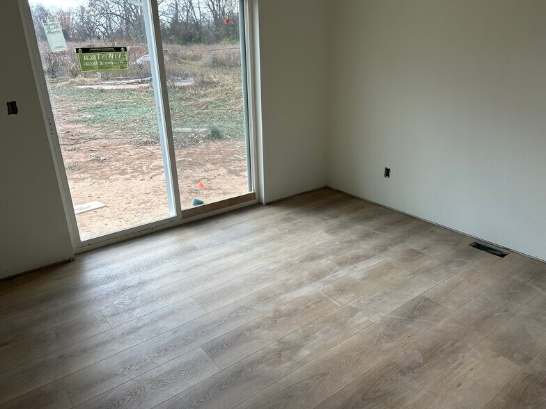 Building Photo - 1506 W Meadowmere St