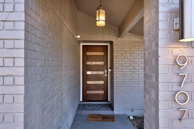 Building Photo - 9707 Bordeaux Ln