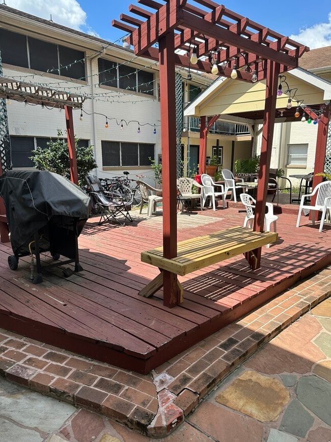 Building Photo - 301 Avondale St