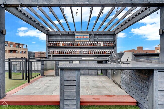 Building Photo - 1312 W Madison St