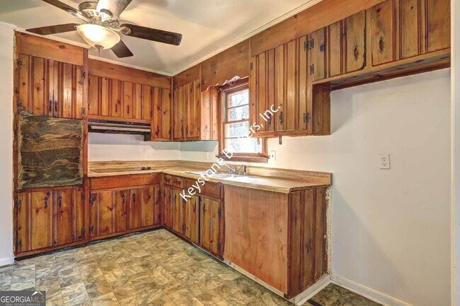 Building Photo - 4455 Fairfax Dr