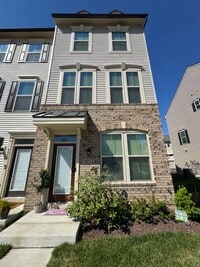 Building Photo - Biground