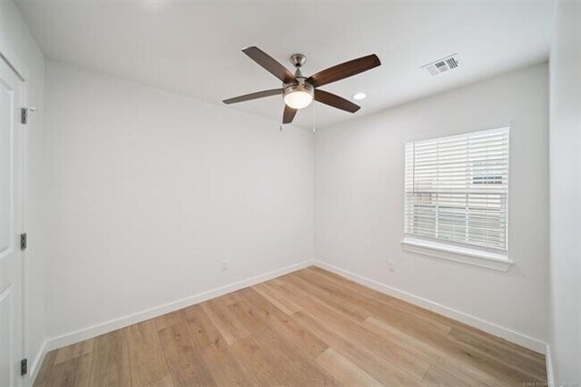 Building Photo - Gorgeous updated and modern open layout