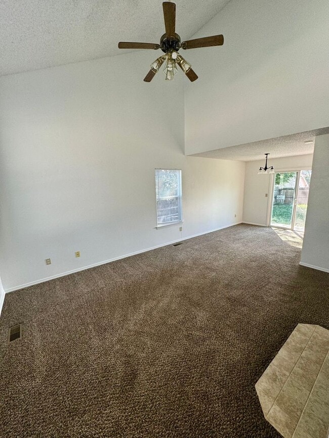 Building Photo - Lovely 3 bedroom/2 bath home in Fountain V...