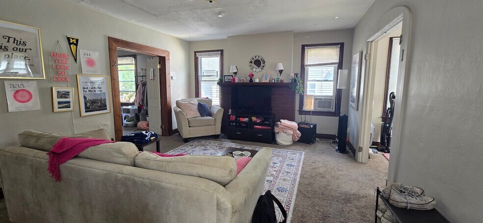 Living room - 109 Hill St