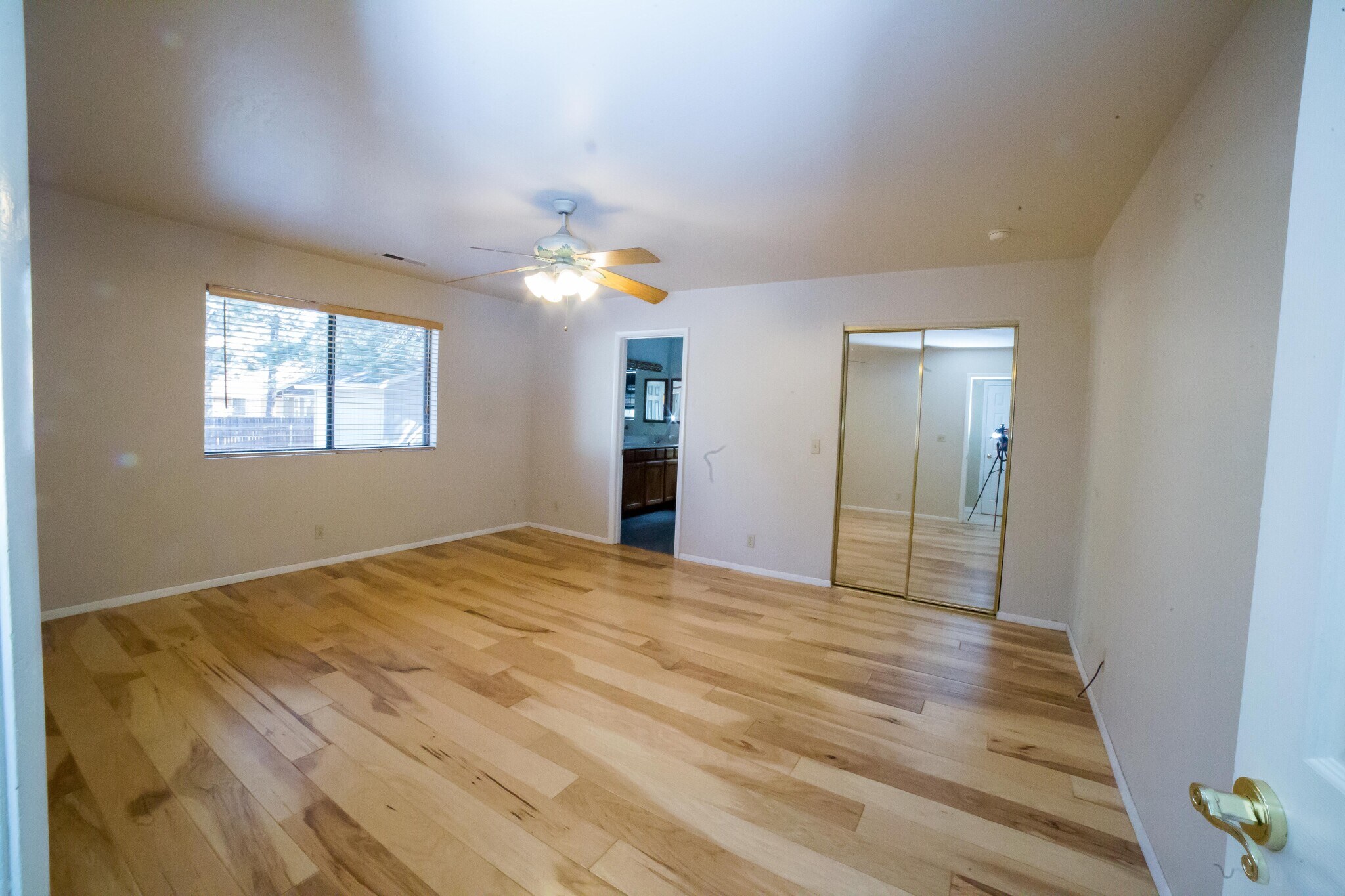 Building Photo - 2562 N Fox Run Dr