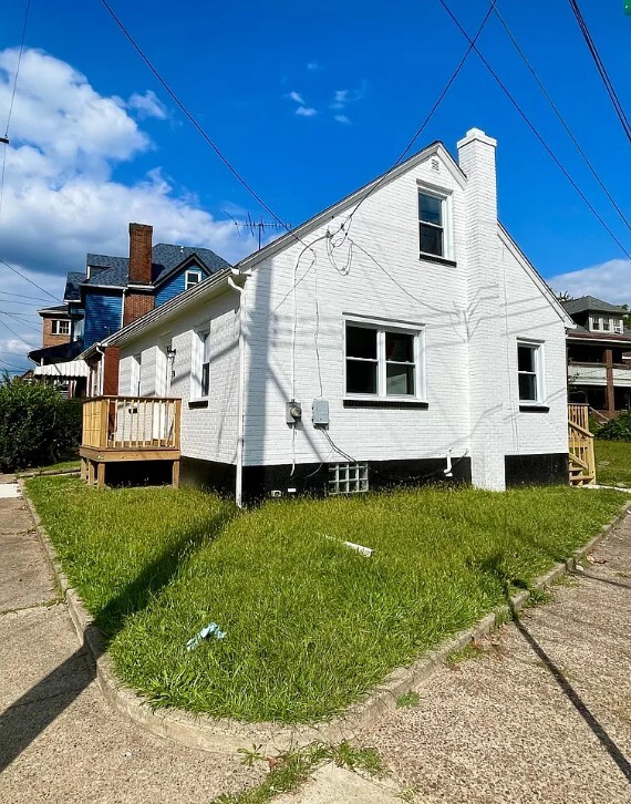 Building Photo - 394 Center St