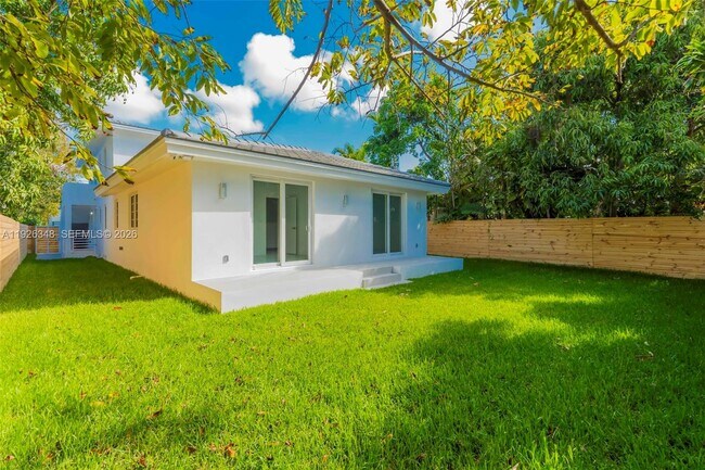 Building Photo - 524 NE 65th St