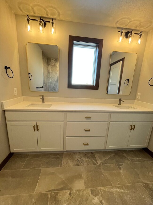 Building Photo - Newly Constructed 3 Bed/2.5 Bath Townhome in Aspen Ridge!