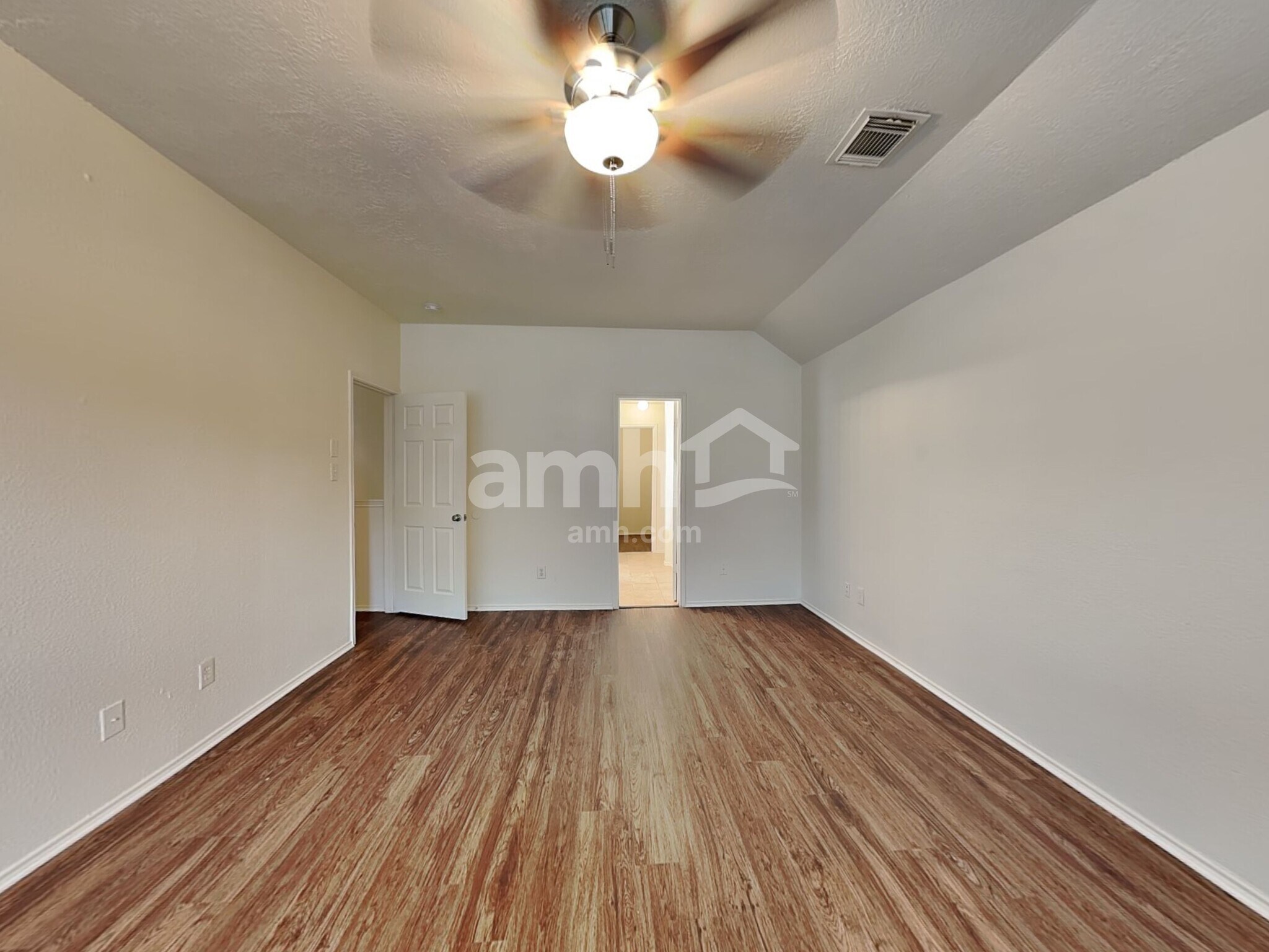 Building Photo - 16403 Lynn Crest Ct
