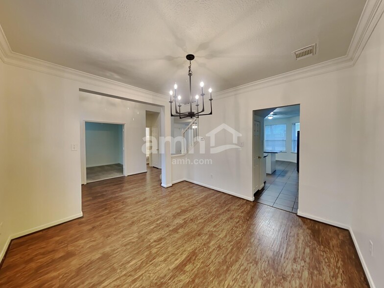 Building Photo - 21027 Deauville Dr
