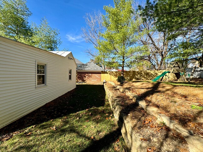 Building Photo - Historic Downtown Blacksburg Home