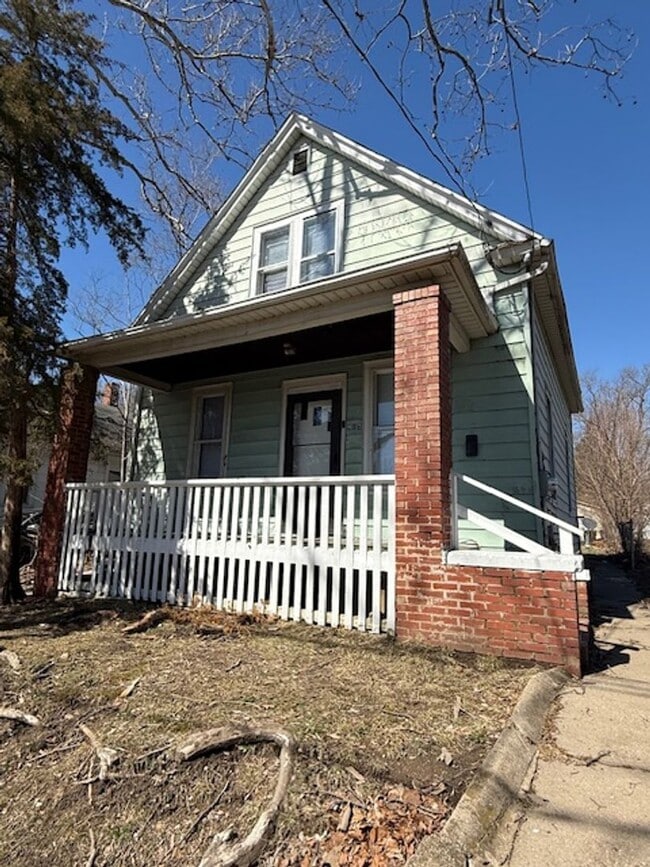 Building Photo - House for Rent 3 BR / 1 BA