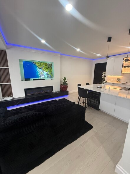 Building Photo - 145 15th St NE