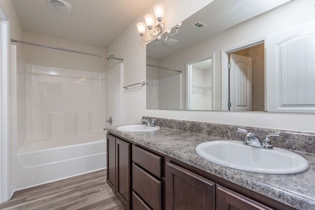 Building Photo - 5664 Peach Dr