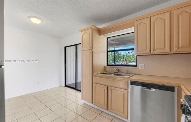 Building Photo - 5894 Longbow Ln