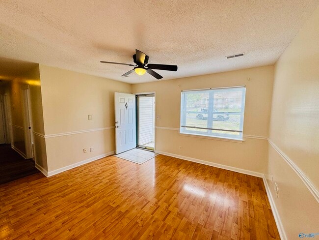 Building Photo - 13900 SW Wyandotte Dr