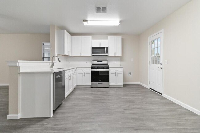 Building Photo - 14305 Cummins Way