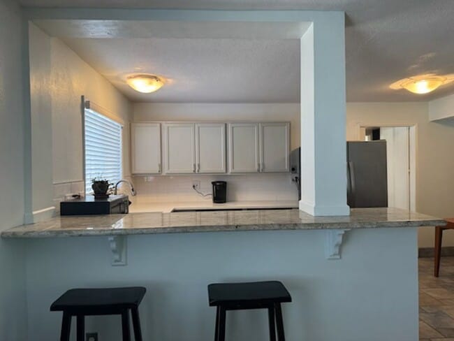 Building Photo - Two Bedroom In University Heights Coming S...