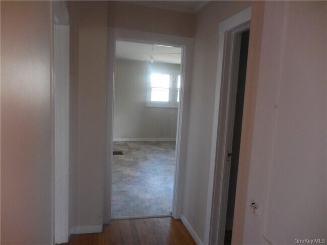 Building Photo - 10 Edmunds Ln