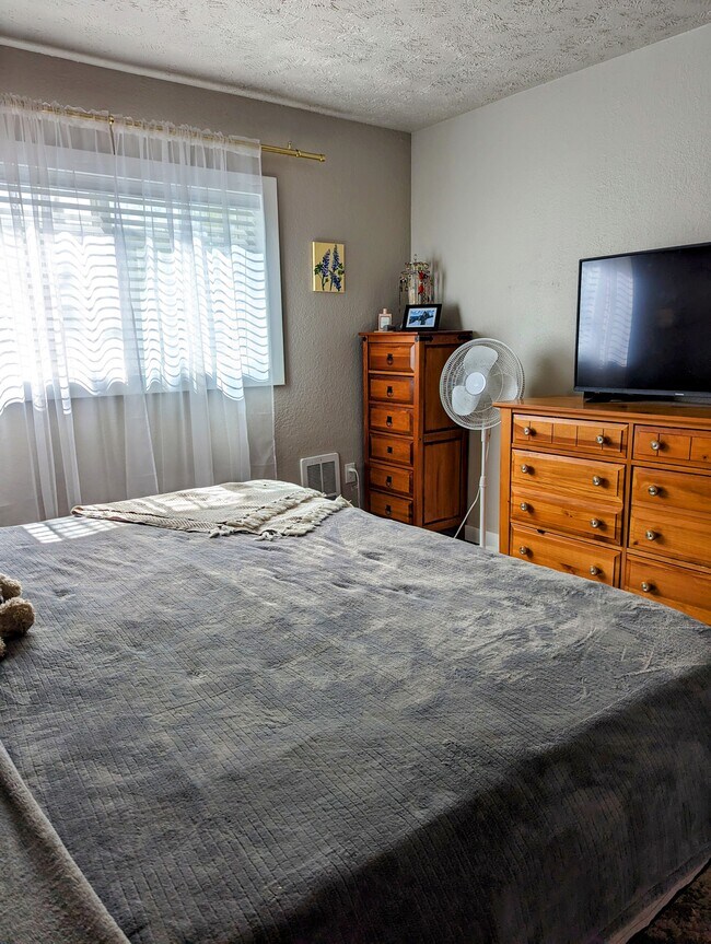 Building Photo - 3012 N Hogan St