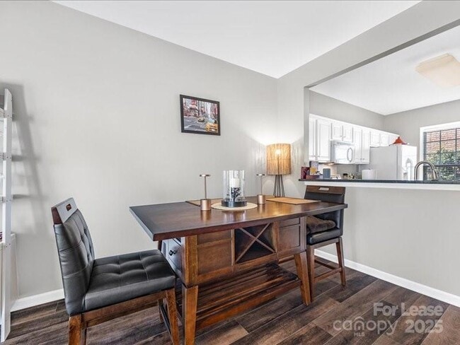 Building Photo - 10436 Winslet Dr