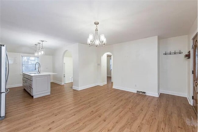 Building Photo - 1902 N Ash St