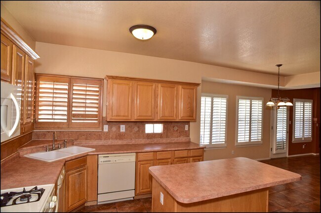 Building Photo - 2041 Shadow Ridge Dr