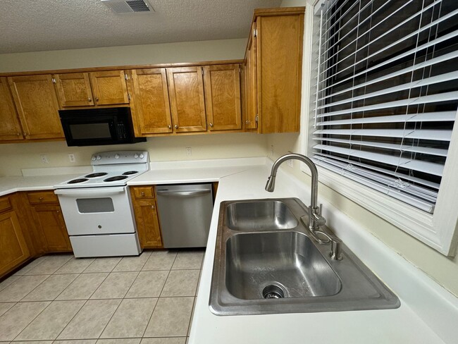 Building Photo - Available May 2026!