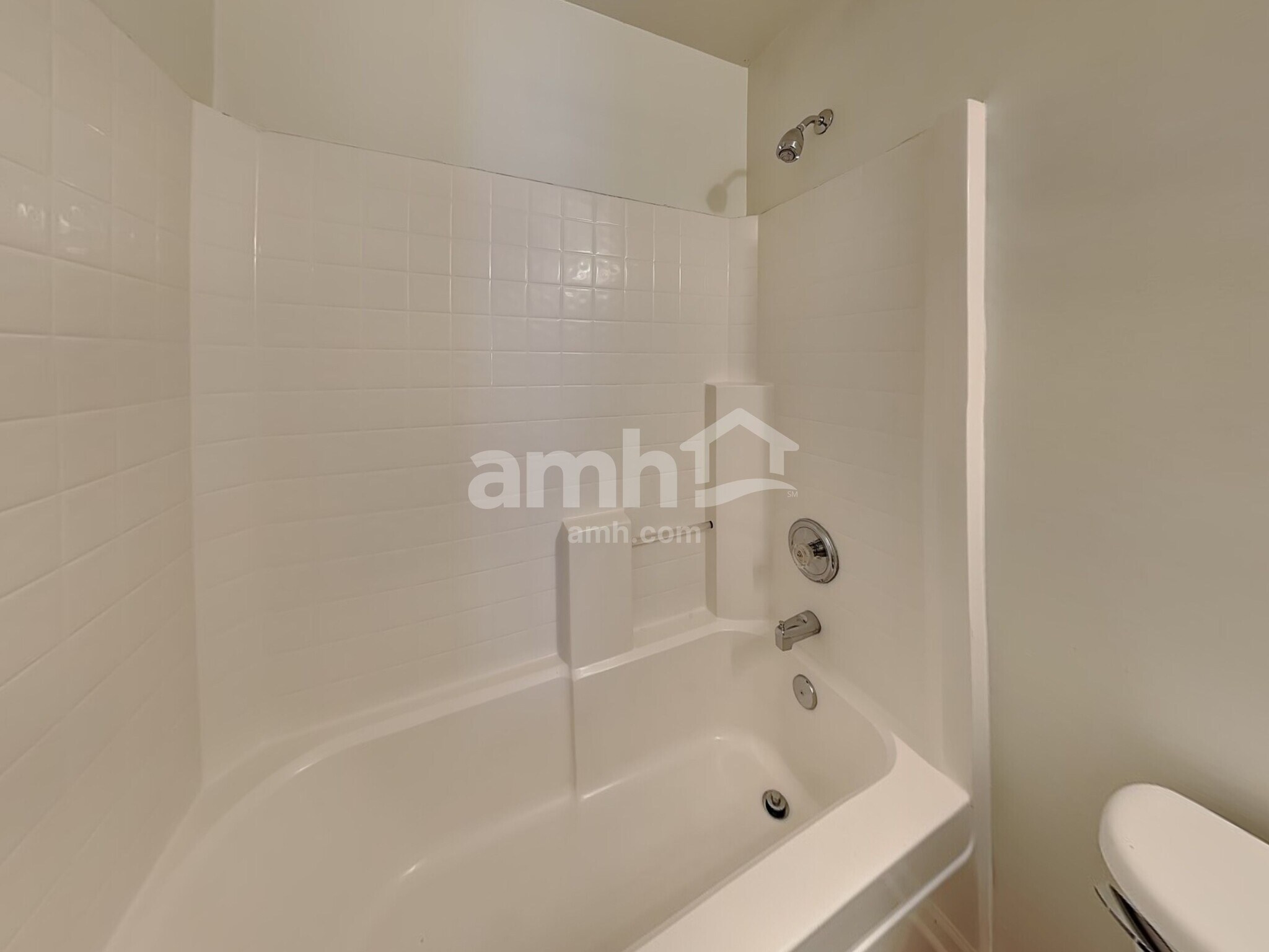 Building Photo - 16 Hawkesbury Rd