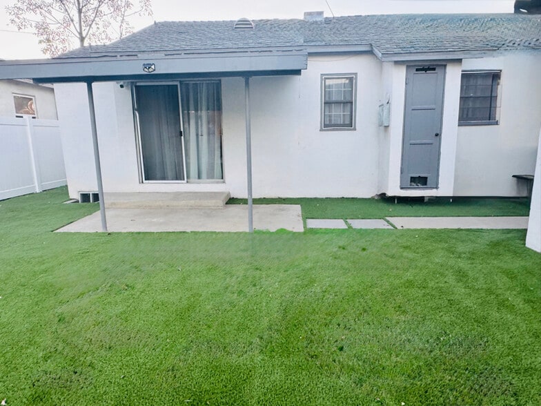 Building Photo - 10609 Mountain View Ave