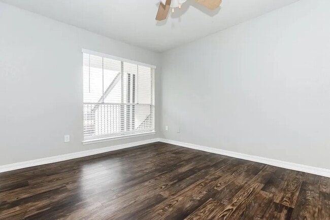 Building Photo - 4400 Memorial Dr