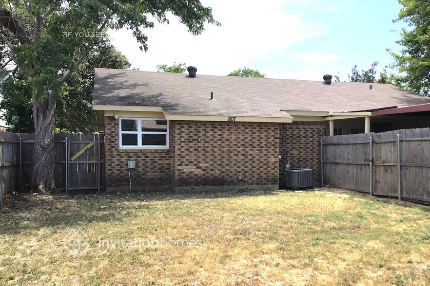 Building Photo - 807 Grassy Glen Dr