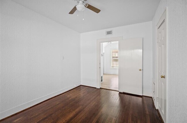 Building Photo - 2421 Isabella St