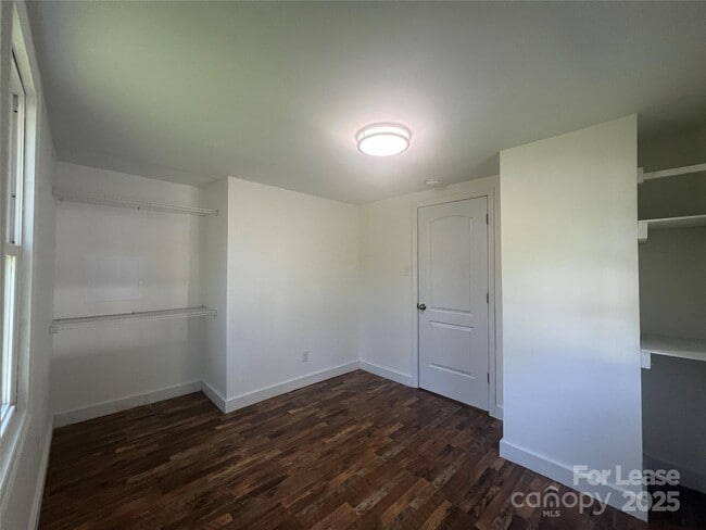 Building Photo - 2128 Hodgin St