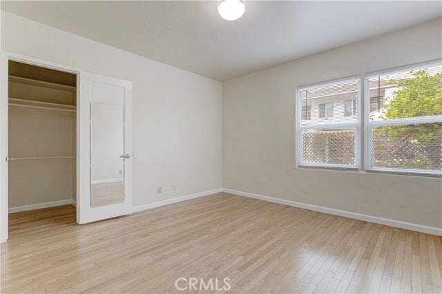Building Photo - 559 E Providencia Ave