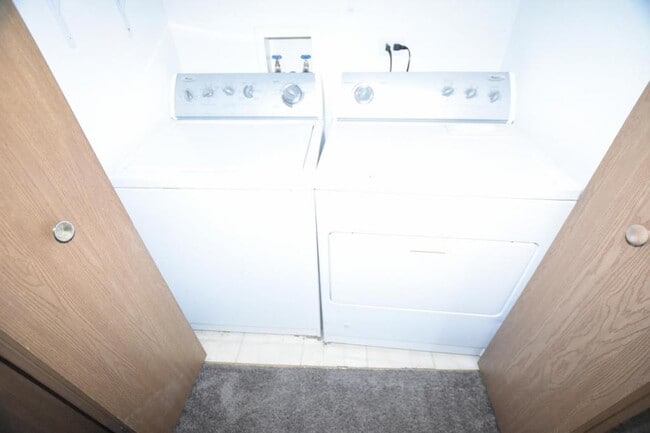 Building Photo - 24 Waterbury Cir