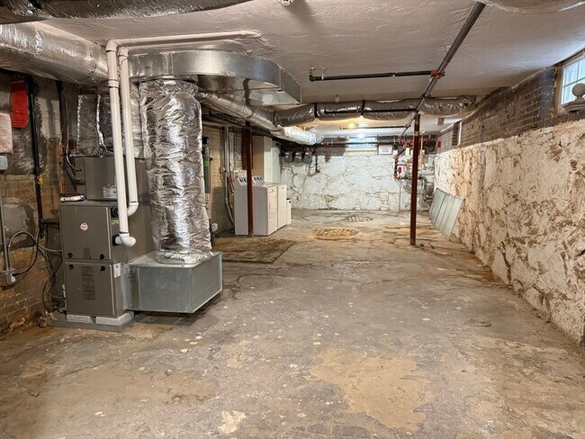 Building Photo - 172 Auburn St