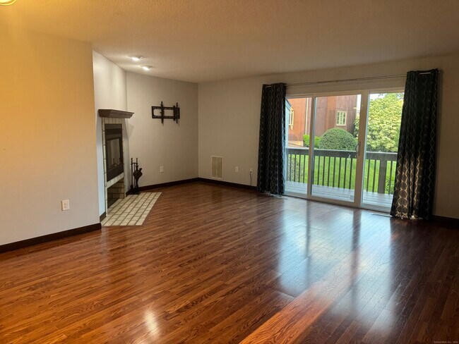 Building Photo - 211 Skyview Dr