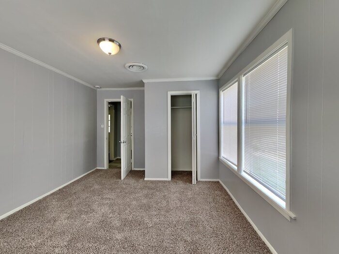 Building Photo - 2126 Ridgeway St