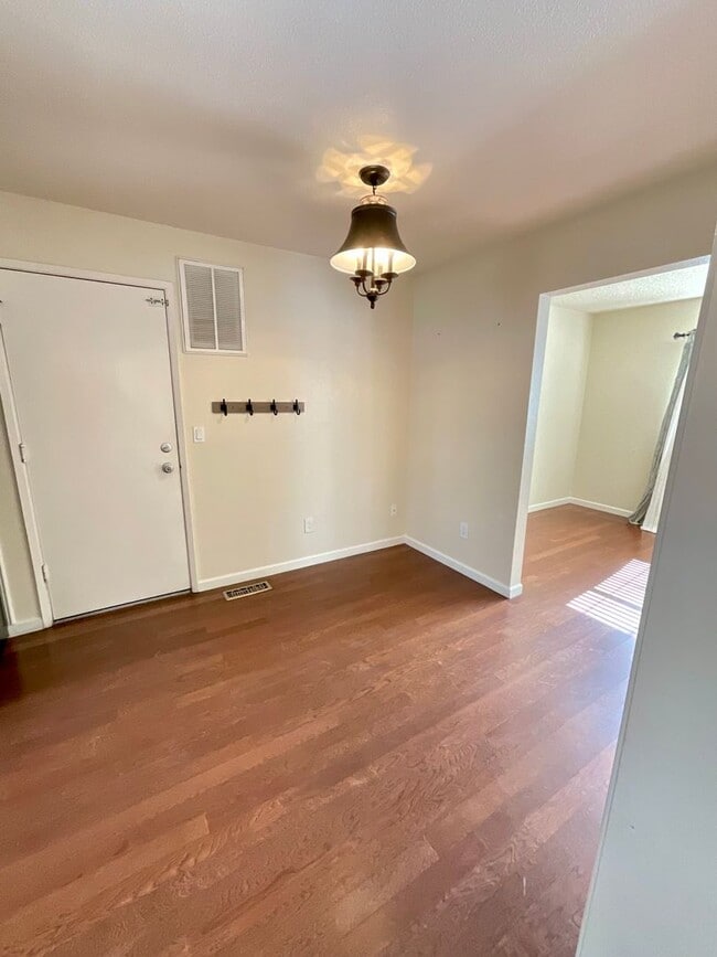 Building Photo - Northgate Village -  3 bedroom, 2.5 bath Townhouse!