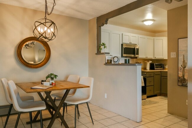 Building Photo - 159 K Calle Ojo Feliz