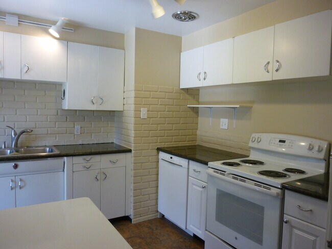 Building Photo - 1211 W Dalke Ave